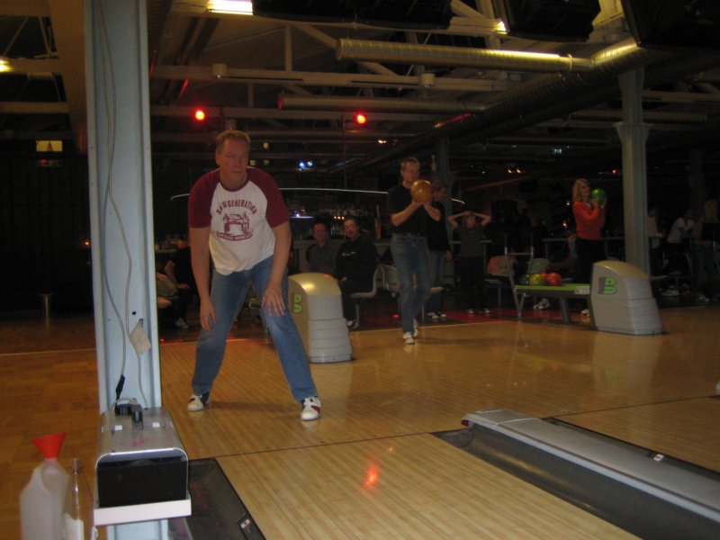 Mange goes Bowling 13